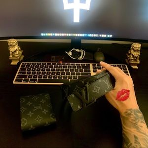 L O U I S V U I T T O N